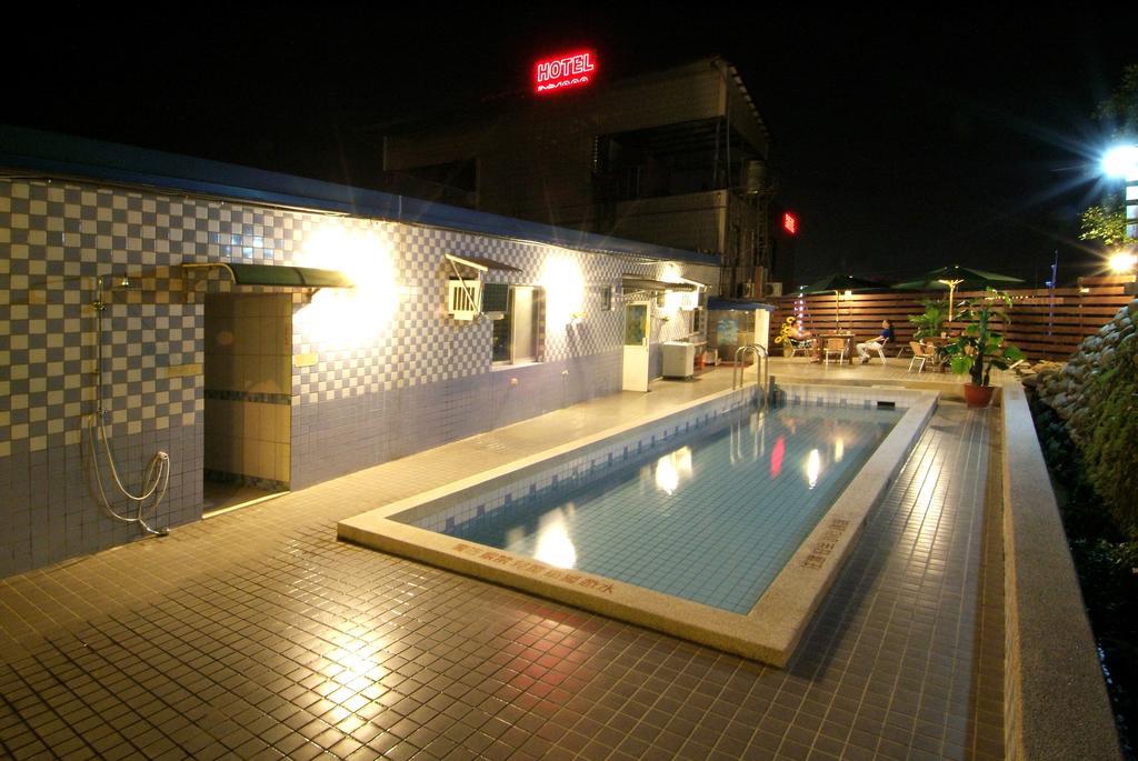 พูติ คอมเมอร์เชี่ยล โฮเต็ล Hotel หลงตัน ภายนอก รูปภาพ