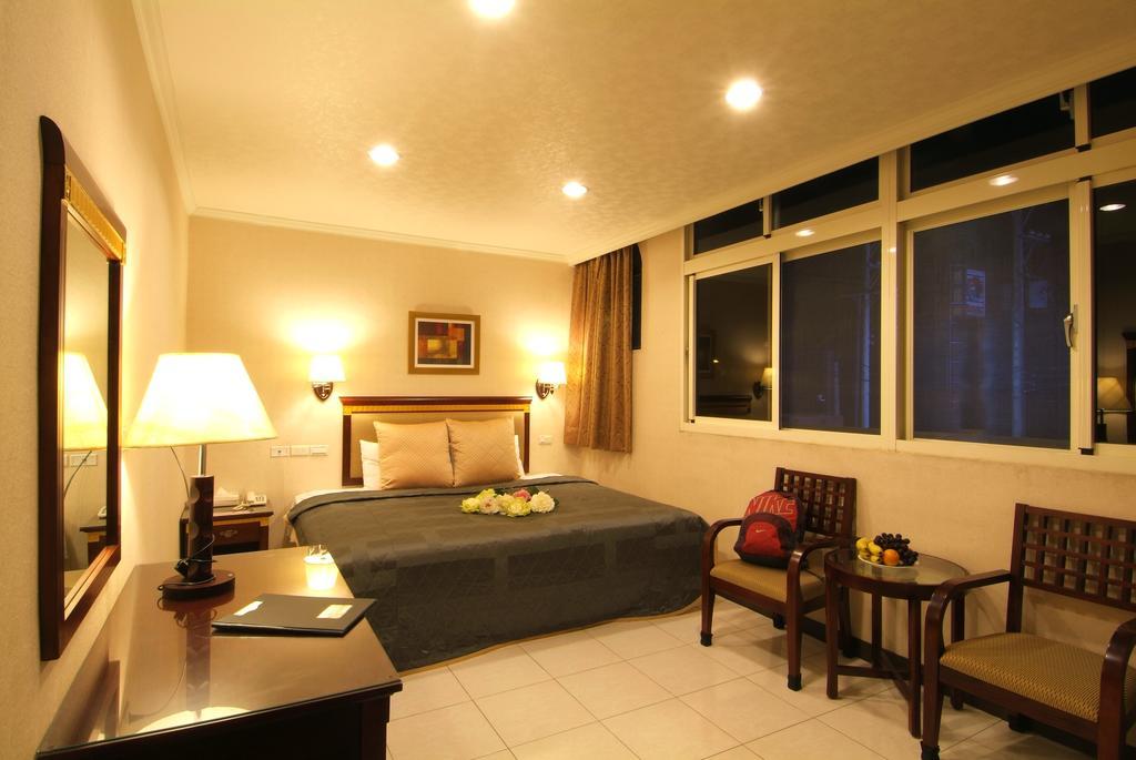 พูติ คอมเมอร์เชี่ยล โฮเต็ล Hotel หลงตัน ภายนอก รูปภาพ
