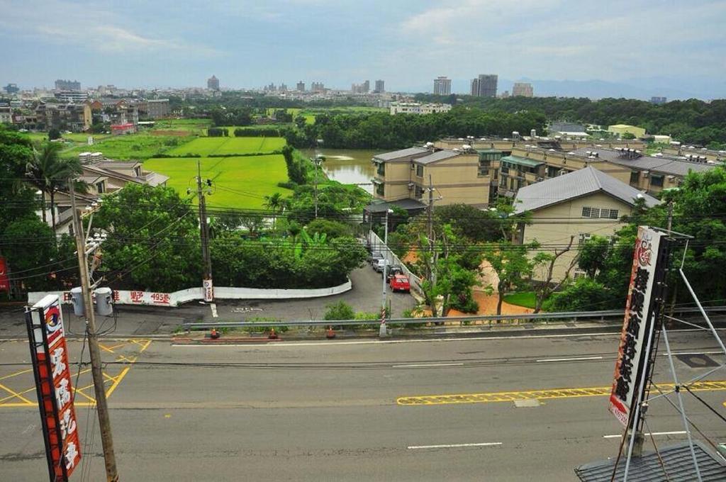พูติ คอมเมอร์เชี่ยล โฮเต็ล Hotel หลงตัน ภายนอก รูปภาพ