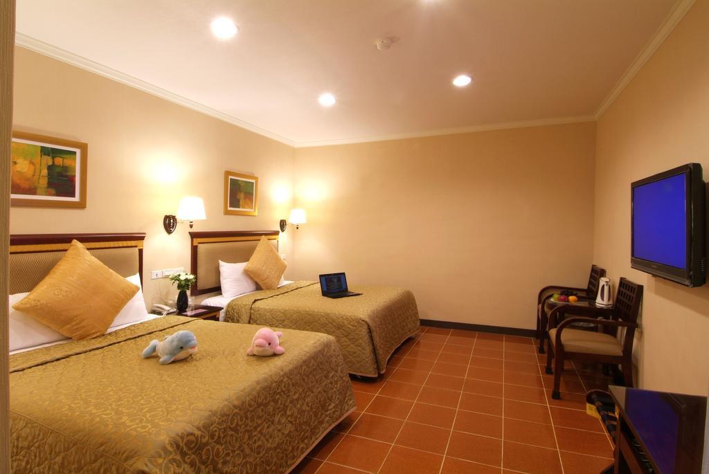 พูติ คอมเมอร์เชี่ยล โฮเต็ล Hotel หลงตัน ภายนอก รูปภาพ
