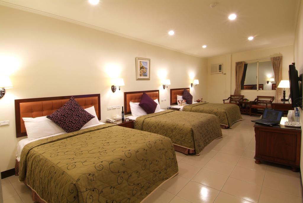 พูติ คอมเมอร์เชี่ยล โฮเต็ล Hotel หลงตัน ภายนอก รูปภาพ