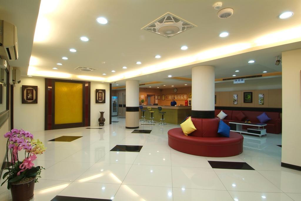 พูติ คอมเมอร์เชี่ยล โฮเต็ล Hotel หลงตัน ภายนอก รูปภาพ