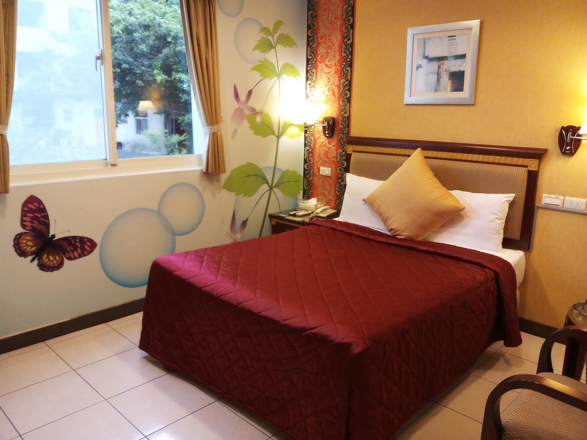 พูติ คอมเมอร์เชี่ยล โฮเต็ล Hotel หลงตัน ภายนอก รูปภาพ