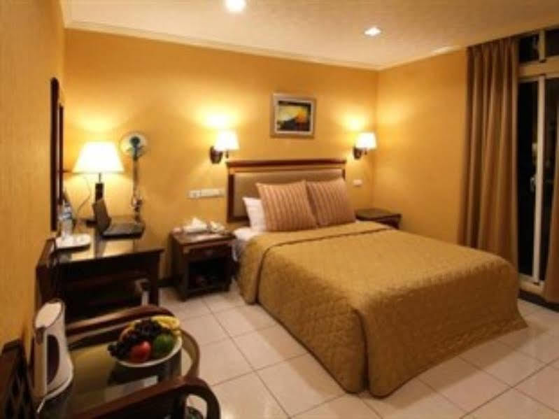 พูติ คอมเมอร์เชี่ยล โฮเต็ล Hotel หลงตัน ภายนอก รูปภาพ