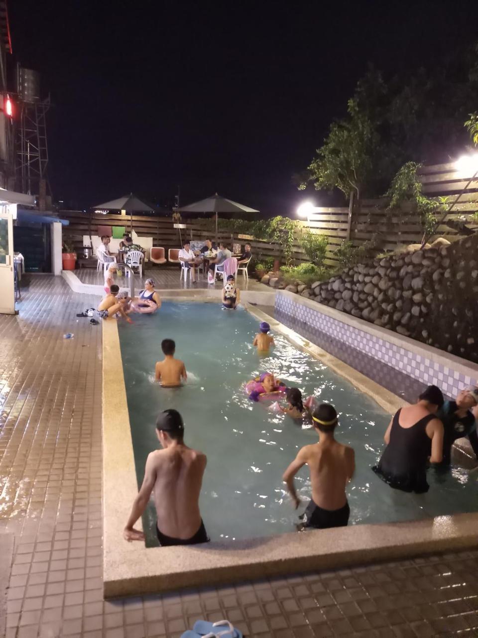 พูติ คอมเมอร์เชี่ยล โฮเต็ล Hotel หลงตัน ภายนอก รูปภาพ